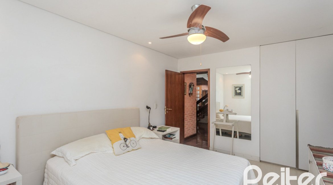 Casa em Condomínio à venda com 395m², 4 dormitórios, 4 suítes, 4 vagas, no bairro Cavalhada em PORTO ALEGRE