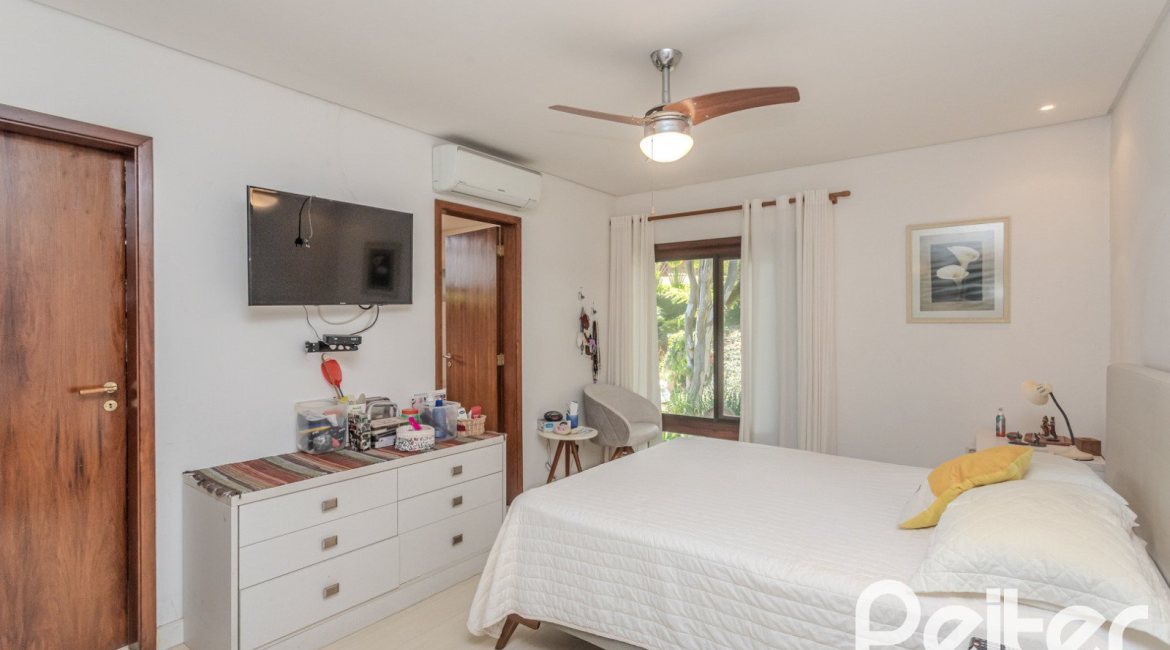 Casa em Condomínio à venda com 395m², 4 dormitórios, 4 suítes, 4 vagas, no bairro Cavalhada em PORTO ALEGRE
