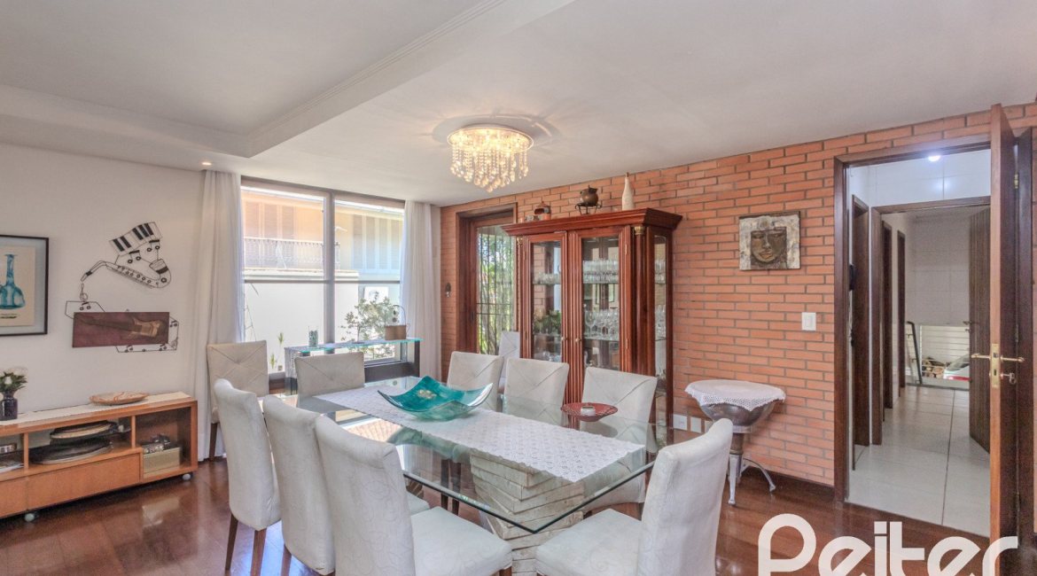 Casa em Condomínio à venda com 395m², 4 dormitórios, 4 suítes, 4 vagas, no bairro Cavalhada em PORTO ALEGRE