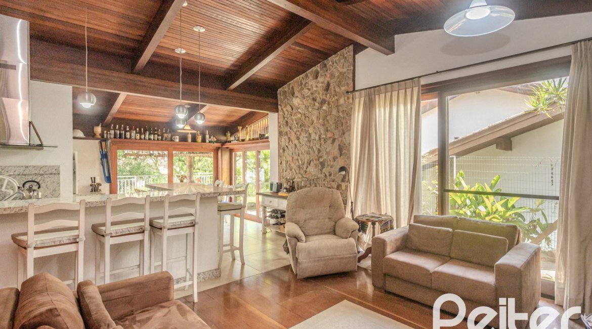 Casa em Condomínio à venda com 395m², 4 dormitórios, 4 suítes, 4 vagas, no bairro Cavalhada em PORTO ALEGRE
