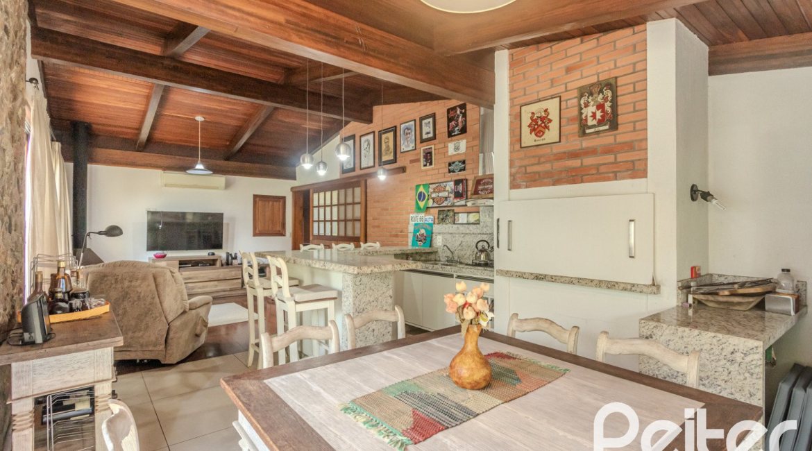Casa em Condomínio à venda com 395m², 4 dormitórios, 4 suítes, 4 vagas, no bairro Cavalhada em PORTO ALEGRE