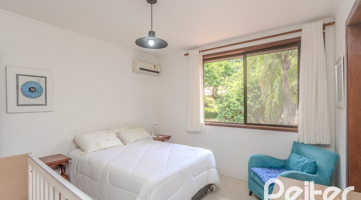 Casa em Condomínio à venda com 395m², 4 dormitórios, 4 suítes, 4 vagas, no bairro Cavalhada em PORTO ALEGRE