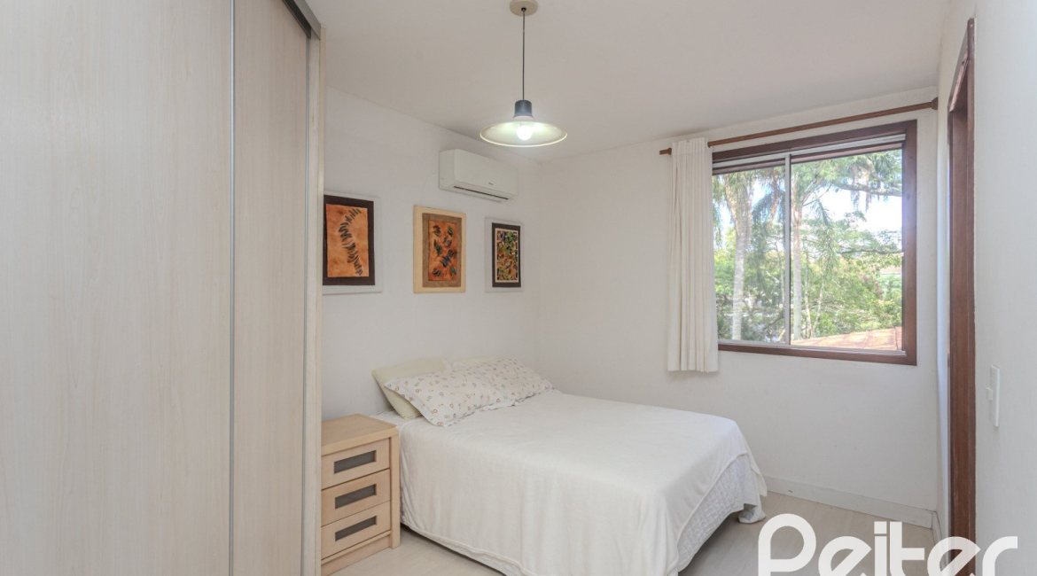 Casa em Condomínio à venda com 395m², 4 dormitórios, 4 suítes, 4 vagas, no bairro Cavalhada em PORTO ALEGRE