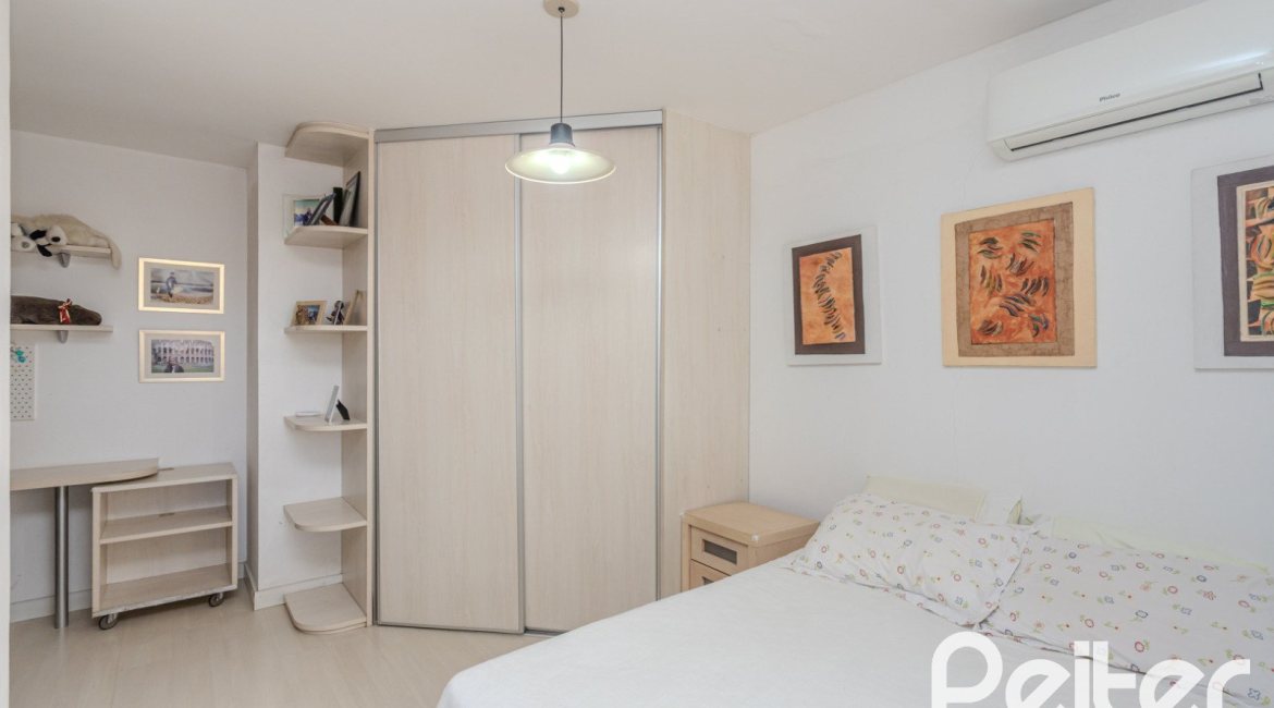 Casa em Condomínio à venda com 395m², 4 dormitórios, 4 suítes, 4 vagas, no bairro Cavalhada em PORTO ALEGRE