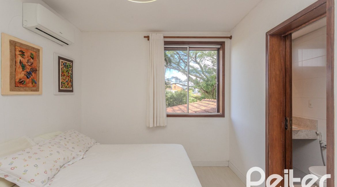 Casa em Condomínio à venda com 395m², 4 dormitórios, 4 suítes, 4 vagas, no bairro Cavalhada em PORTO ALEGRE