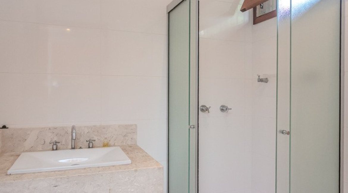Casa em Condomínio à venda com 395m², 4 dormitórios, 4 suítes, 4 vagas, no bairro Cavalhada em PORTO ALEGRE