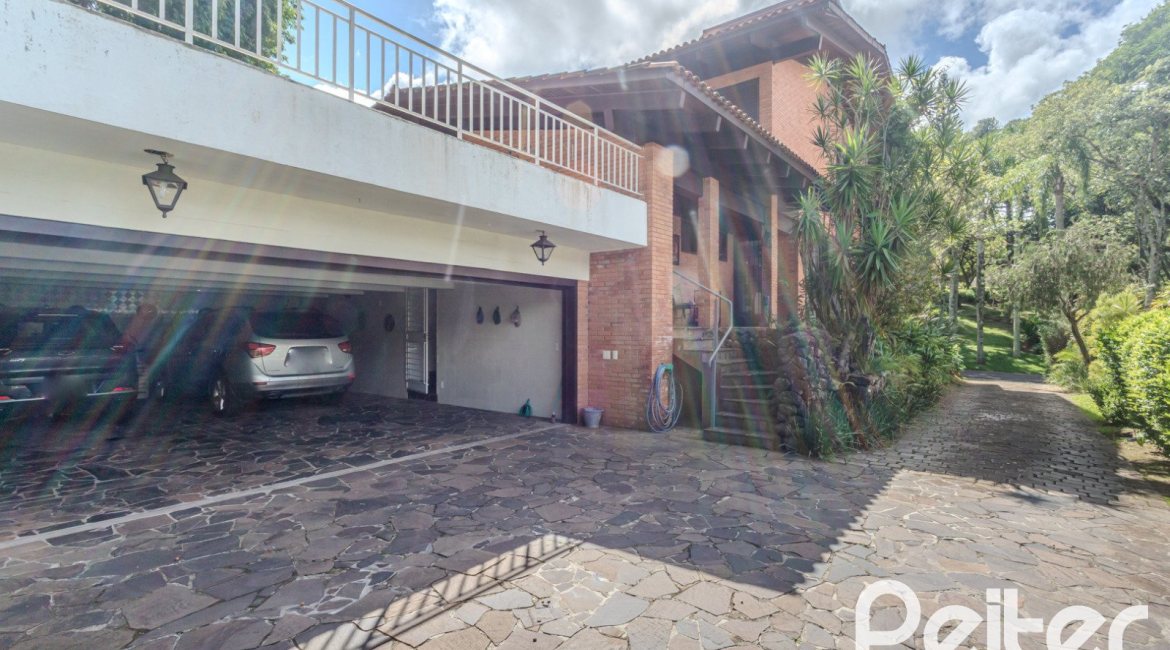 Casa em Condomínio à venda com 395m², 4 dormitórios, 4 suítes, 4 vagas, no bairro Cavalhada em PORTO ALEGRE