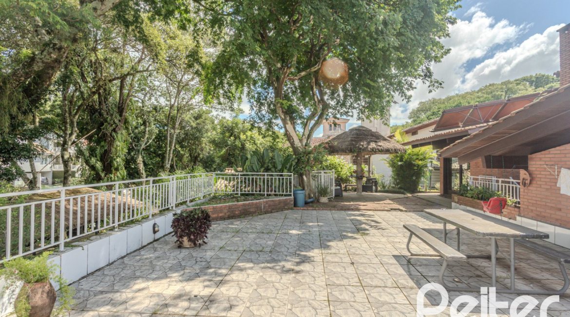 Casa em Condomínio à venda com 395m², 4 dormitórios, 4 suítes, 4 vagas, no bairro Cavalhada em PORTO ALEGRE