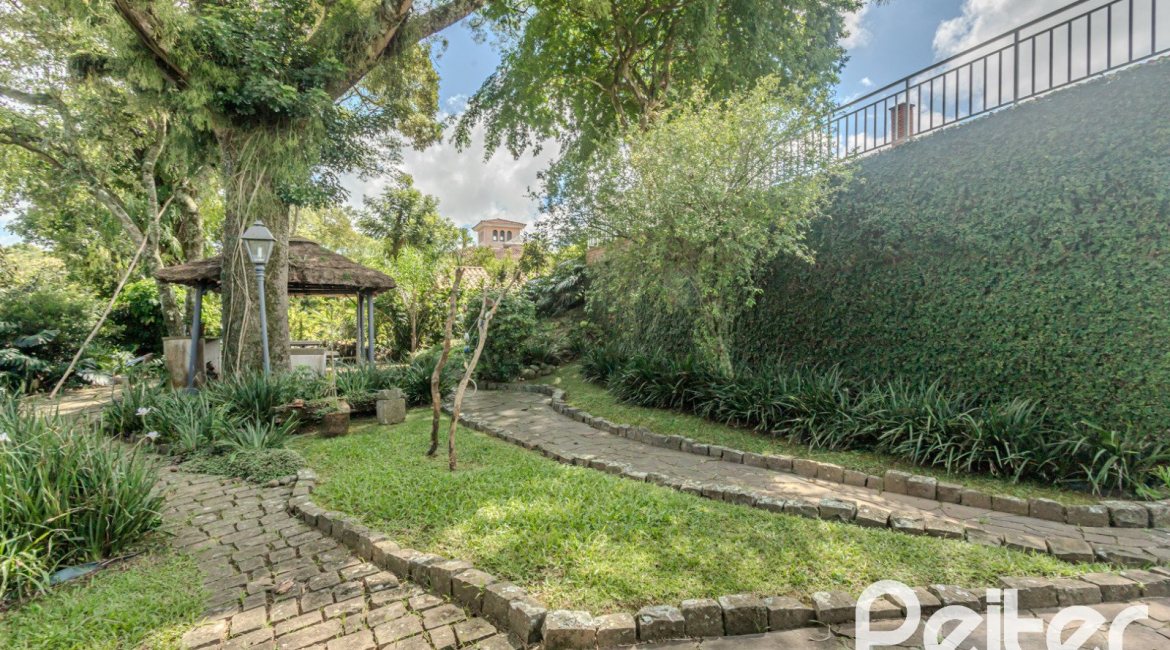 Casa em Condomínio à venda com 395m², 4 dormitórios, 4 suítes, 4 vagas, no bairro Cavalhada em PORTO ALEGRE