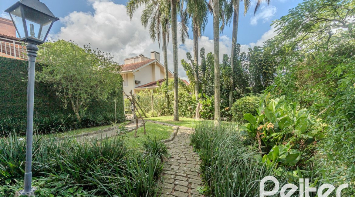 Casa em Condomínio à venda com 395m², 4 dormitórios, 4 suítes, 4 vagas, no bairro Cavalhada em PORTO ALEGRE