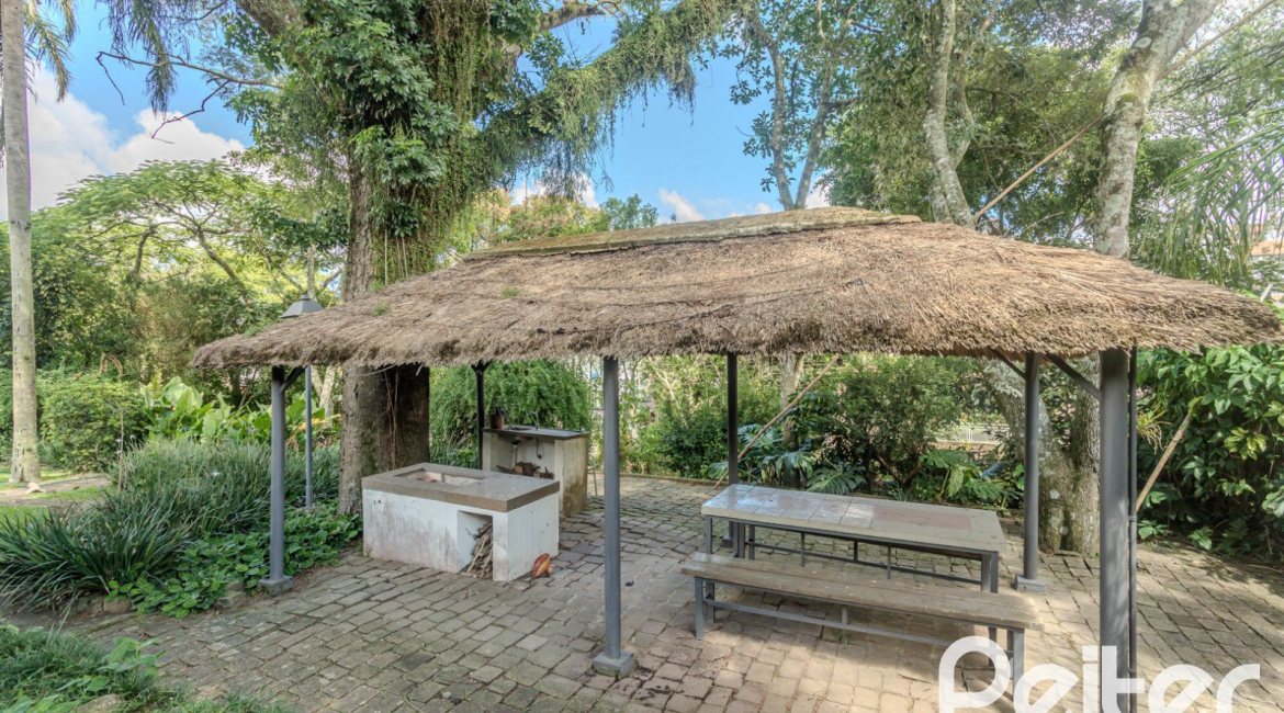 Casa em Condomínio à venda com 395m², 4 dormitórios, 4 suítes, 4 vagas, no bairro Cavalhada em PORTO ALEGRE