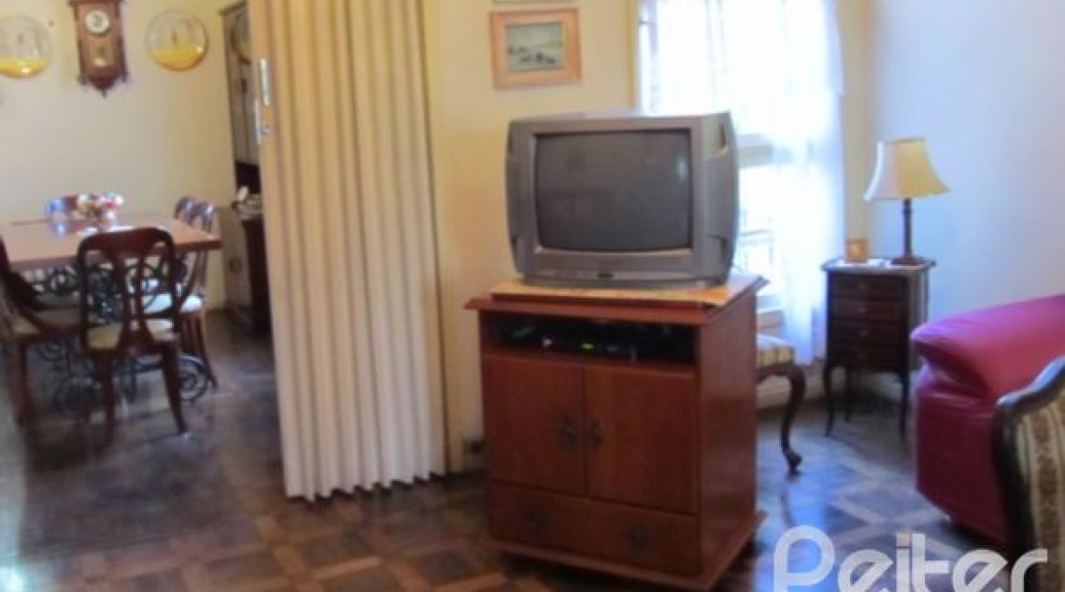 Comercial à venda com 260m², 3 dormitórios, 1 suíte, 6 vagas, no bairro Menino Deus em Porto Alegre