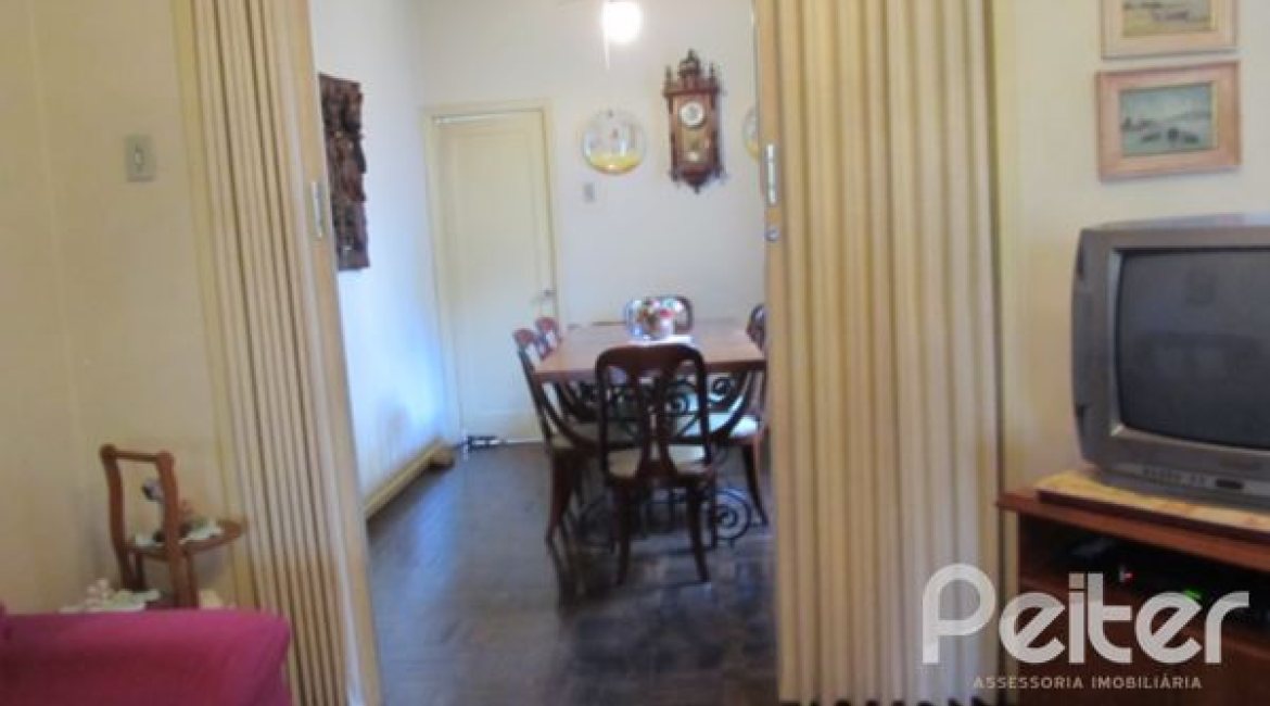 Comercial à venda com 260m², 3 dormitórios, 1 suíte, 6 vagas, no bairro Menino Deus em Porto Alegre