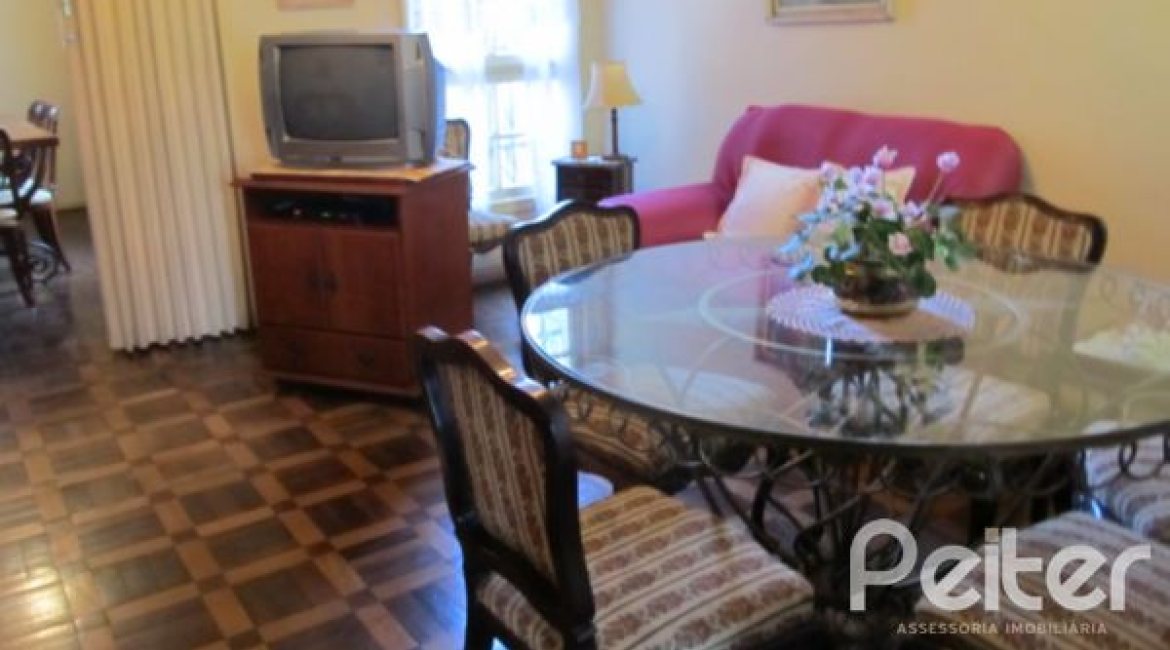 Comercial à venda com 260m², 3 dormitórios, 1 suíte, 6 vagas, no bairro Menino Deus em Porto Alegre