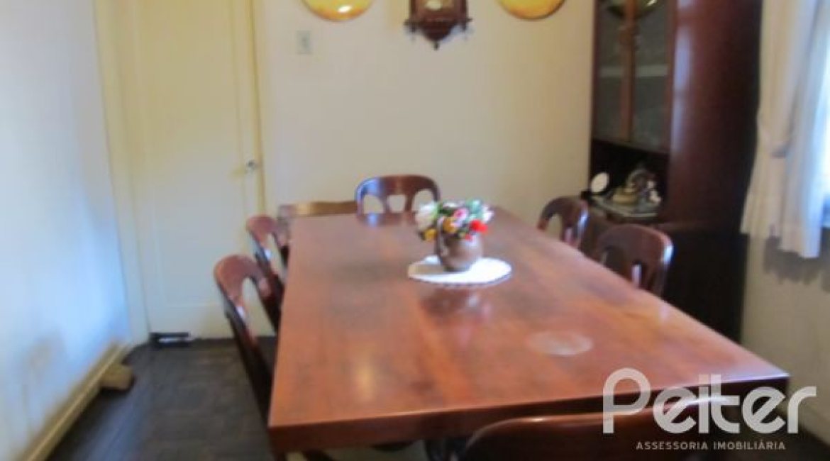 Comercial à venda com 260m², 3 dormitórios, 1 suíte, 6 vagas, no bairro Menino Deus em Porto Alegre