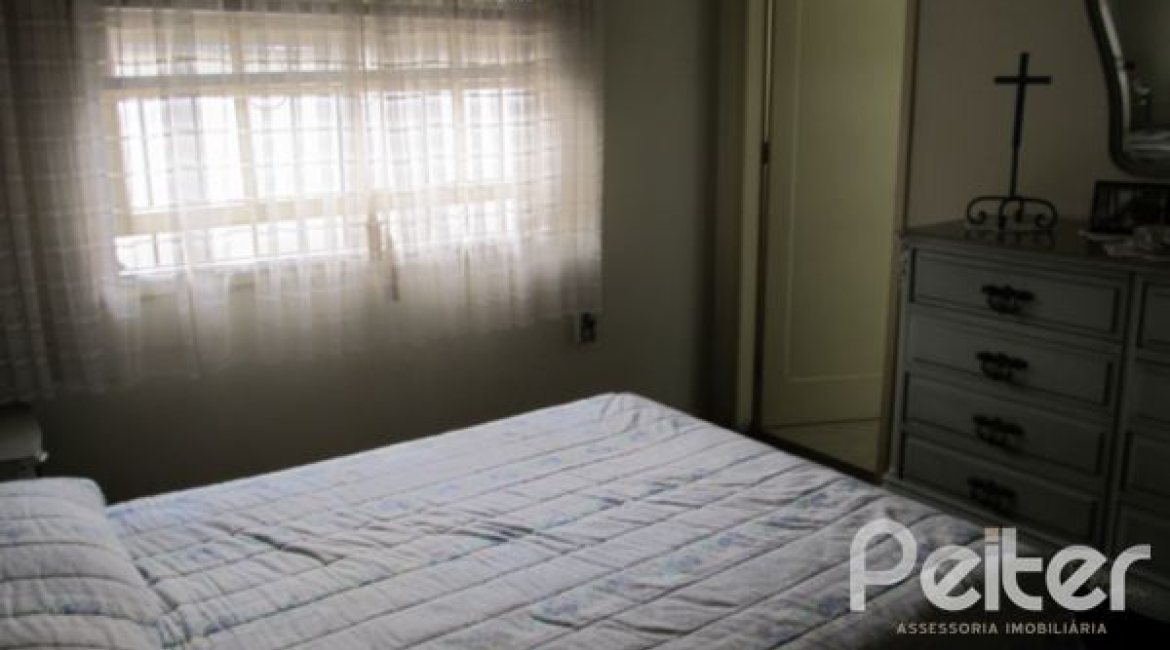 Comercial à venda com 260m², 3 dormitórios, 1 suíte, 6 vagas, no bairro Menino Deus em Porto Alegre