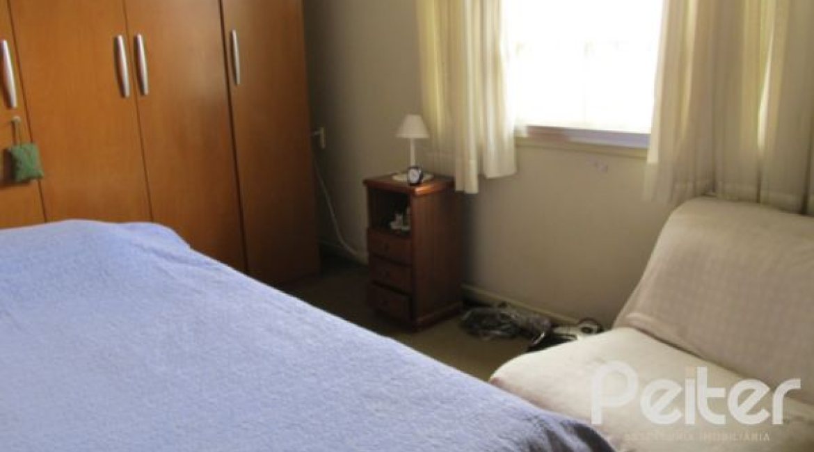 Comercial à venda com 260m², 3 dormitórios, 1 suíte, 6 vagas, no bairro Menino Deus em Porto Alegre