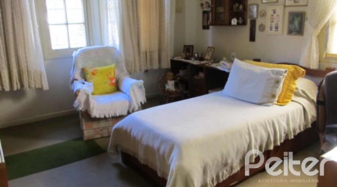 Comercial à venda com 260m², 3 dormitórios, 1 suíte, 6 vagas, no bairro Menino Deus em Porto Alegre