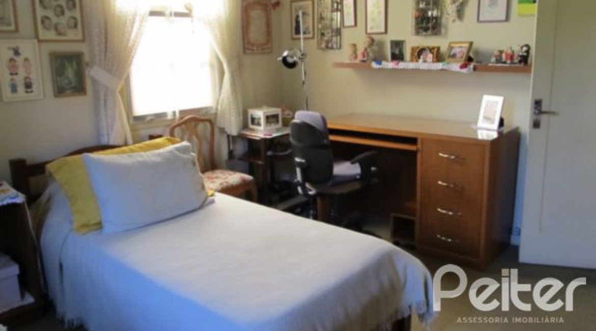 Comercial à venda com 260m², 3 dormitórios, 1 suíte, 6 vagas, no bairro Menino Deus em Porto Alegre