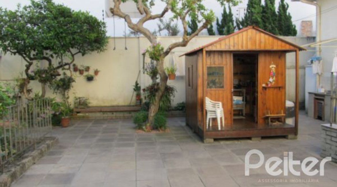 Comercial à venda com 260m², 3 dormitórios, 1 suíte, 6 vagas, no bairro Menino Deus em Porto Alegre