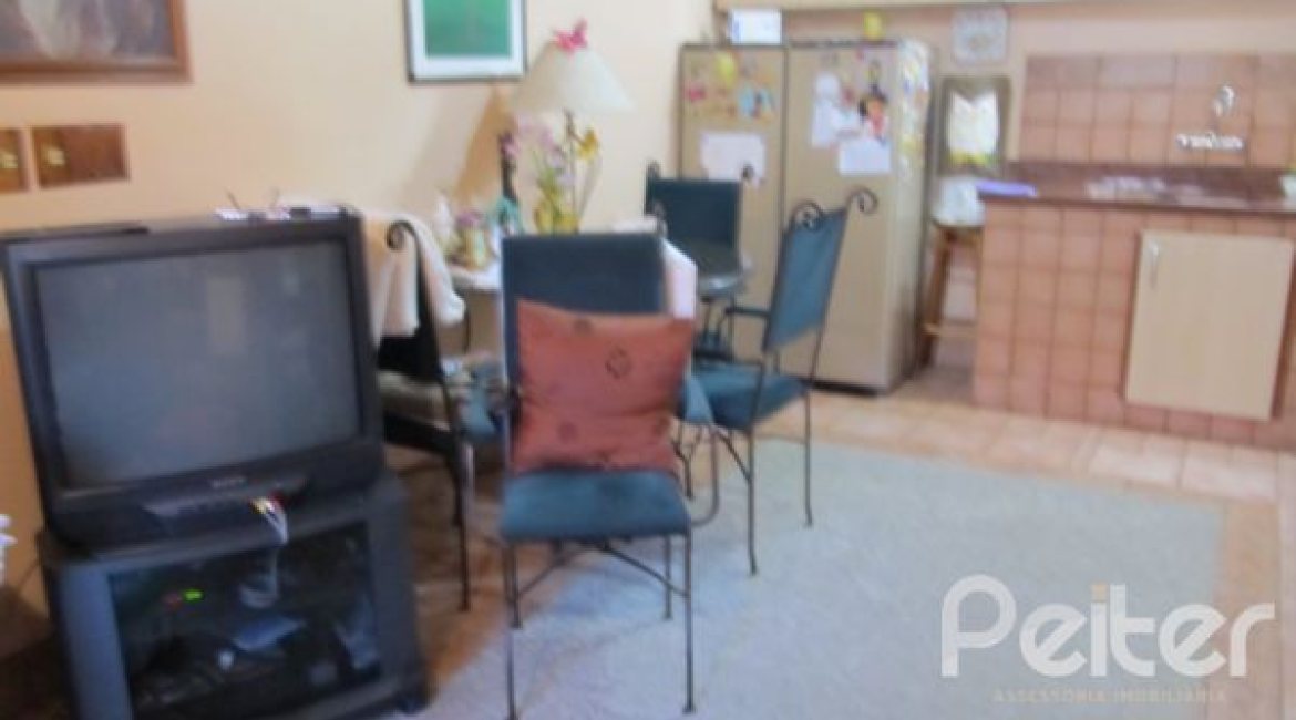 Comercial à venda com 260m², 3 dormitórios, 1 suíte, 6 vagas, no bairro Menino Deus em Porto Alegre