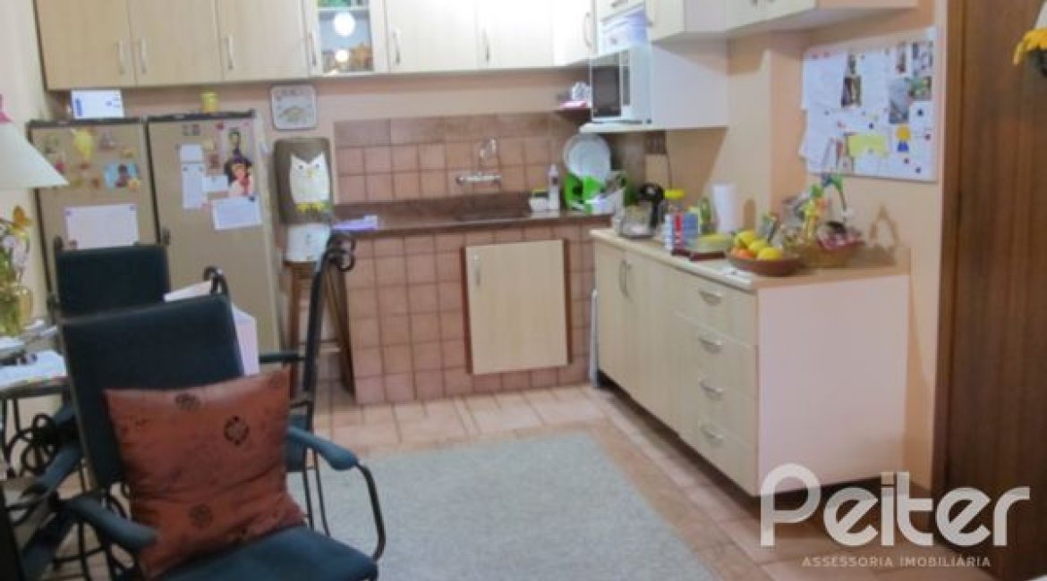 Comercial à venda com 260m², 3 dormitórios, 1 suíte, 6 vagas, no bairro Menino Deus em Porto Alegre