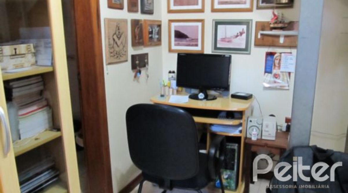 Comercial à venda com 260m², 3 dormitórios, 1 suíte, 6 vagas, no bairro Menino Deus em Porto Alegre