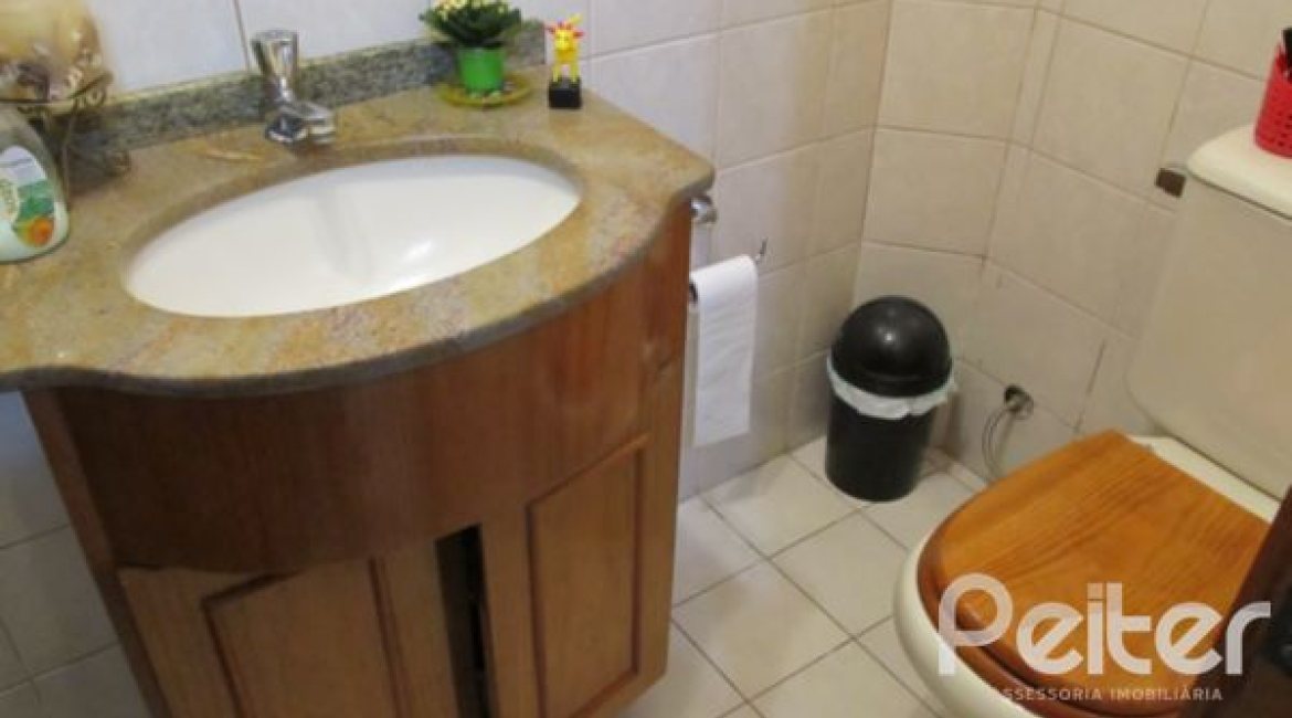 Comercial à venda com 260m², 3 dormitórios, 1 suíte, 6 vagas, no bairro Menino Deus em Porto Alegre