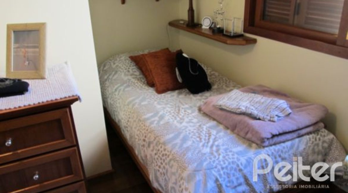 Comercial à venda com 260m², 3 dormitórios, 1 suíte, 6 vagas, no bairro Menino Deus em Porto Alegre