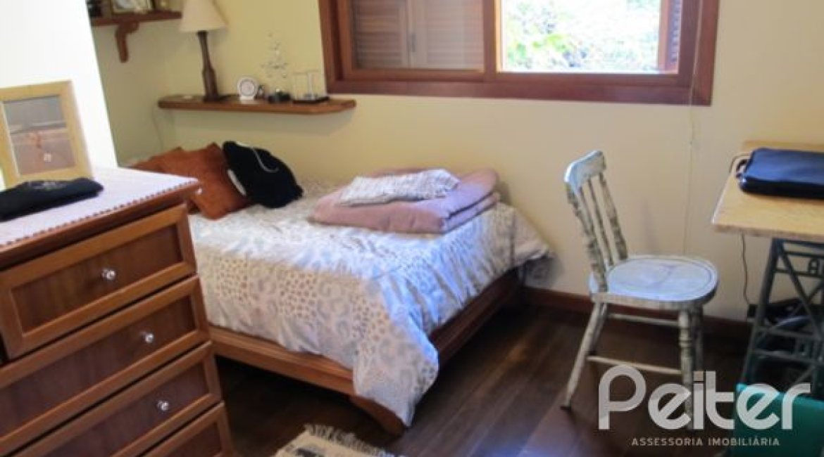 Comercial à venda com 260m², 3 dormitórios, 1 suíte, 6 vagas, no bairro Menino Deus em Porto Alegre