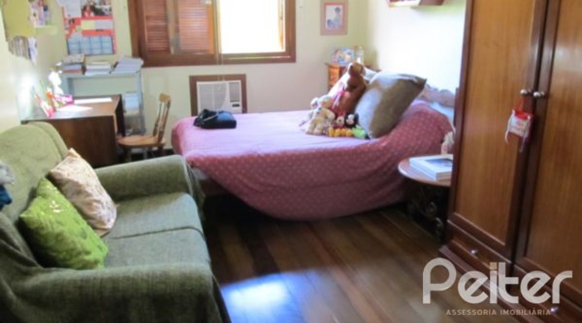 Comercial à venda com 260m², 3 dormitórios, 1 suíte, 6 vagas, no bairro Menino Deus em Porto Alegre