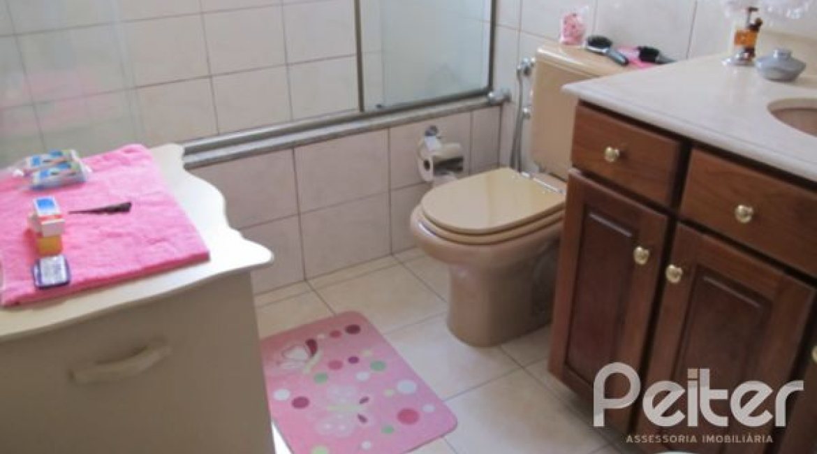 Comercial à venda com 260m², 3 dormitórios, 1 suíte, 6 vagas, no bairro Menino Deus em Porto Alegre