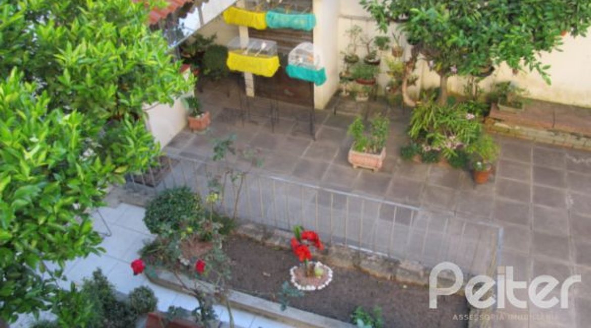 Comercial à venda com 260m², 3 dormitórios, 1 suíte, 6 vagas, no bairro Menino Deus em Porto Alegre