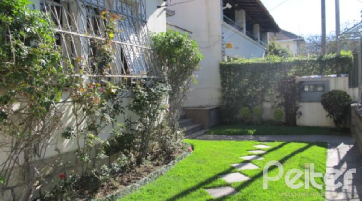 Comercial à venda com 260m², 3 dormitórios, 1 suíte, 6 vagas, no bairro Menino Deus em Porto Alegre