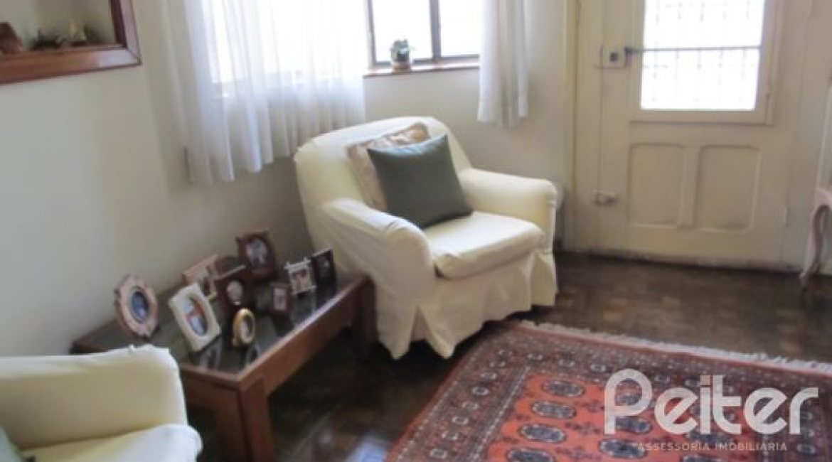 Comercial à venda com 260m², 3 dormitórios, 1 suíte, 6 vagas, no bairro Menino Deus em Porto Alegre