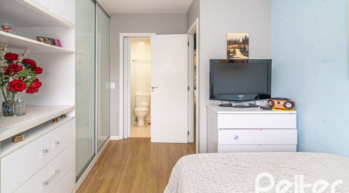 Apartamento à venda com 75m², 3 dormitórios, 1 suíte, 1 vaga, no bairro Tristeza em Porto Alegre