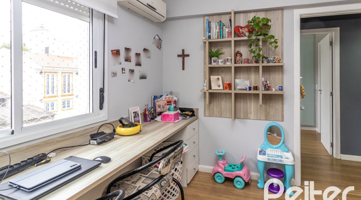 Apartamento à venda com 75m², 3 dormitórios, 1 suíte, 1 vaga, no bairro Tristeza em Porto Alegre