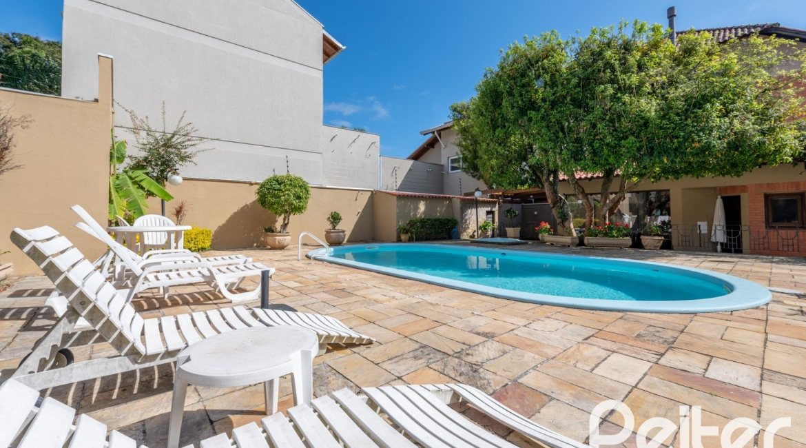 Casa em Condomínio à venda com 145m², 3 dormitórios, 1 suíte, 2 vagas, no bairro Tristeza em Porto Alegre