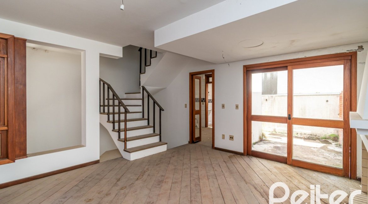 Casa em Condomínio à venda com 145m², 3 dormitórios, 1 suíte, 2 vagas, no bairro Tristeza em Porto Alegre