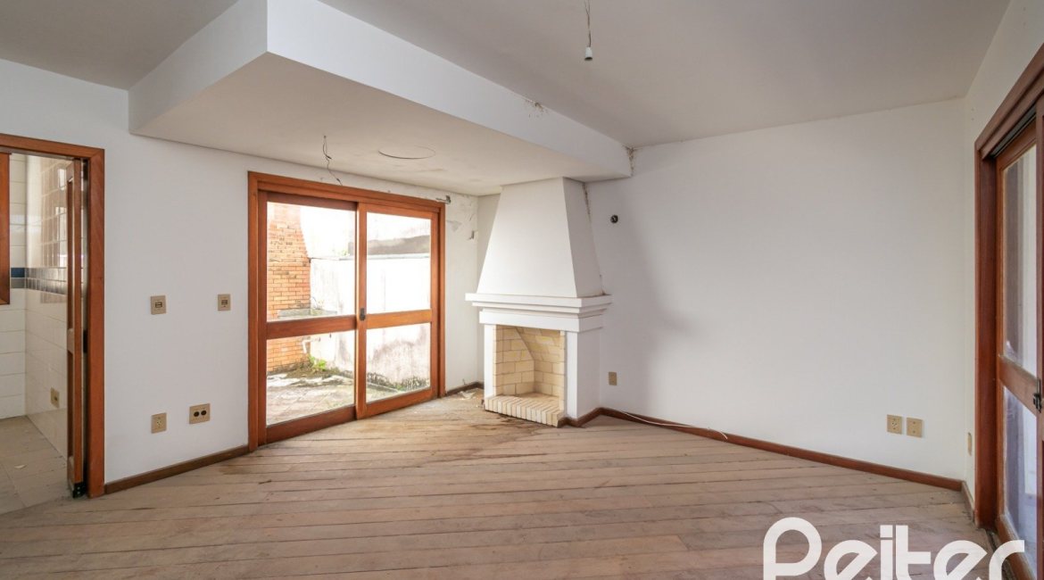 Casa em Condomínio à venda com 145m², 3 dormitórios, 1 suíte, 2 vagas, no bairro Tristeza em Porto Alegre