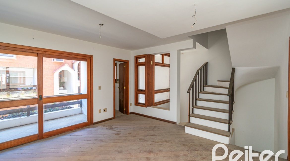 Casa em Condomínio à venda com 145m², 3 dormitórios, 1 suíte, 2 vagas, no bairro Tristeza em Porto Alegre