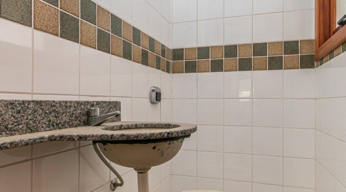 Casa em Condomínio à venda com 145m², 3 dormitórios, 1 suíte, 2 vagas, no bairro Tristeza em Porto Alegre