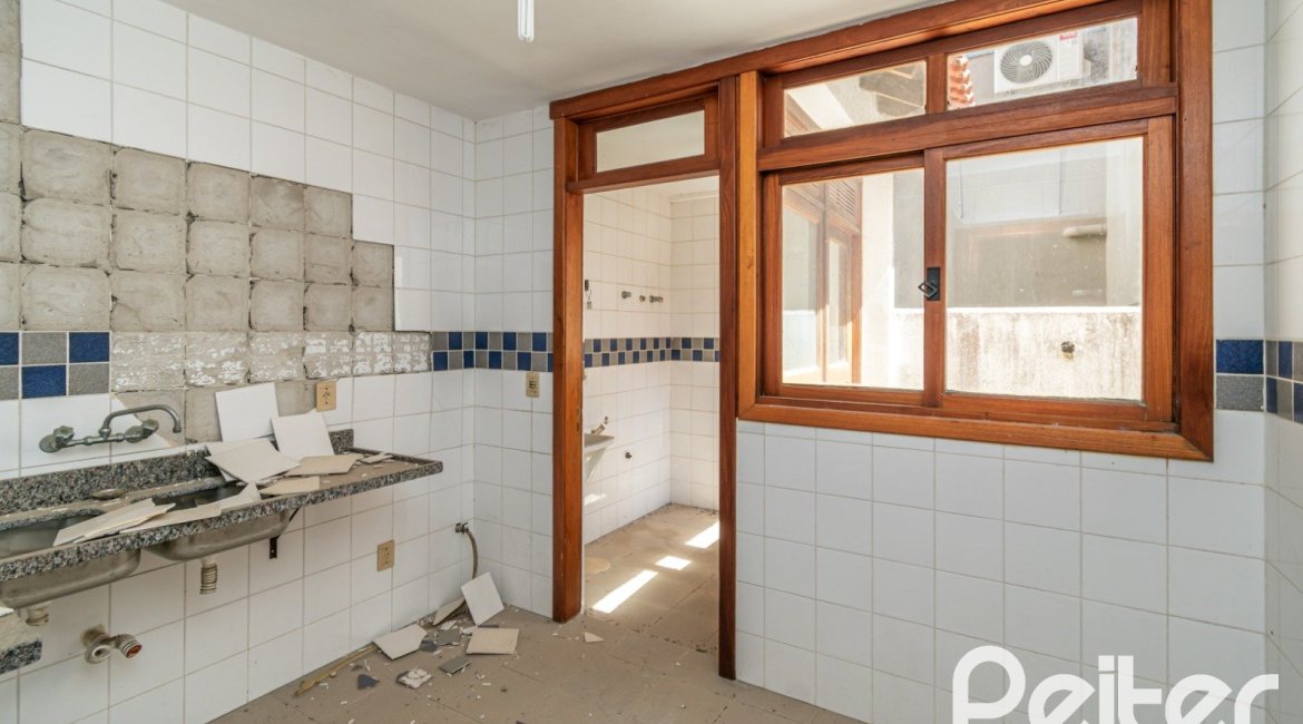 Casa em Condomínio à venda com 145m², 3 dormitórios, 1 suíte, 2 vagas, no bairro Tristeza em Porto Alegre