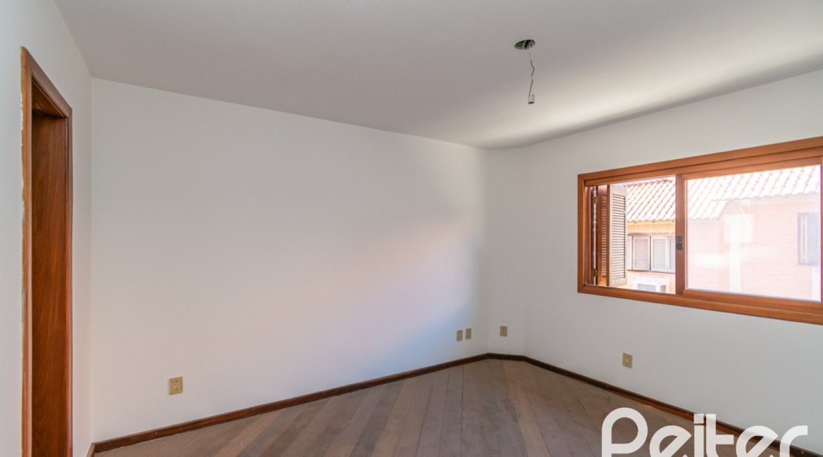 Casa em Condomínio à venda com 145m², 3 dormitórios, 1 suíte, 2 vagas, no bairro Tristeza em Porto Alegre