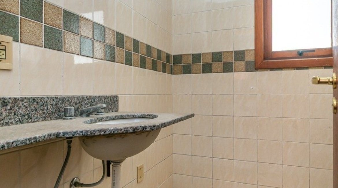 Casa em Condomínio à venda com 145m², 3 dormitórios, 1 suíte, 2 vagas, no bairro Tristeza em Porto Alegre