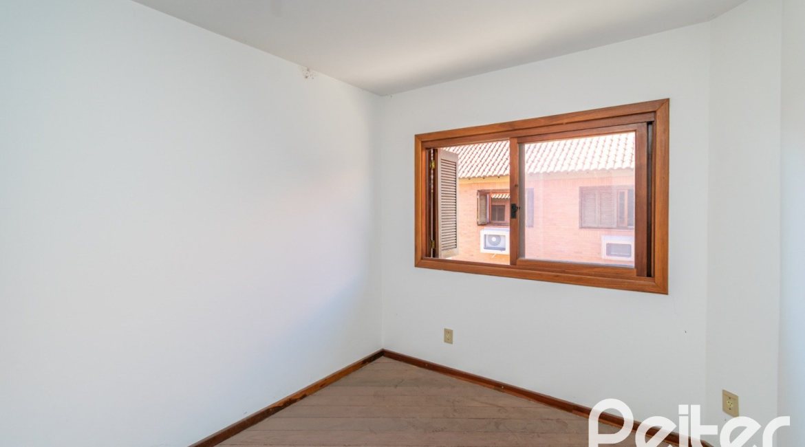 Casa em Condomínio à venda com 145m², 3 dormitórios, 1 suíte, 2 vagas, no bairro Tristeza em Porto Alegre