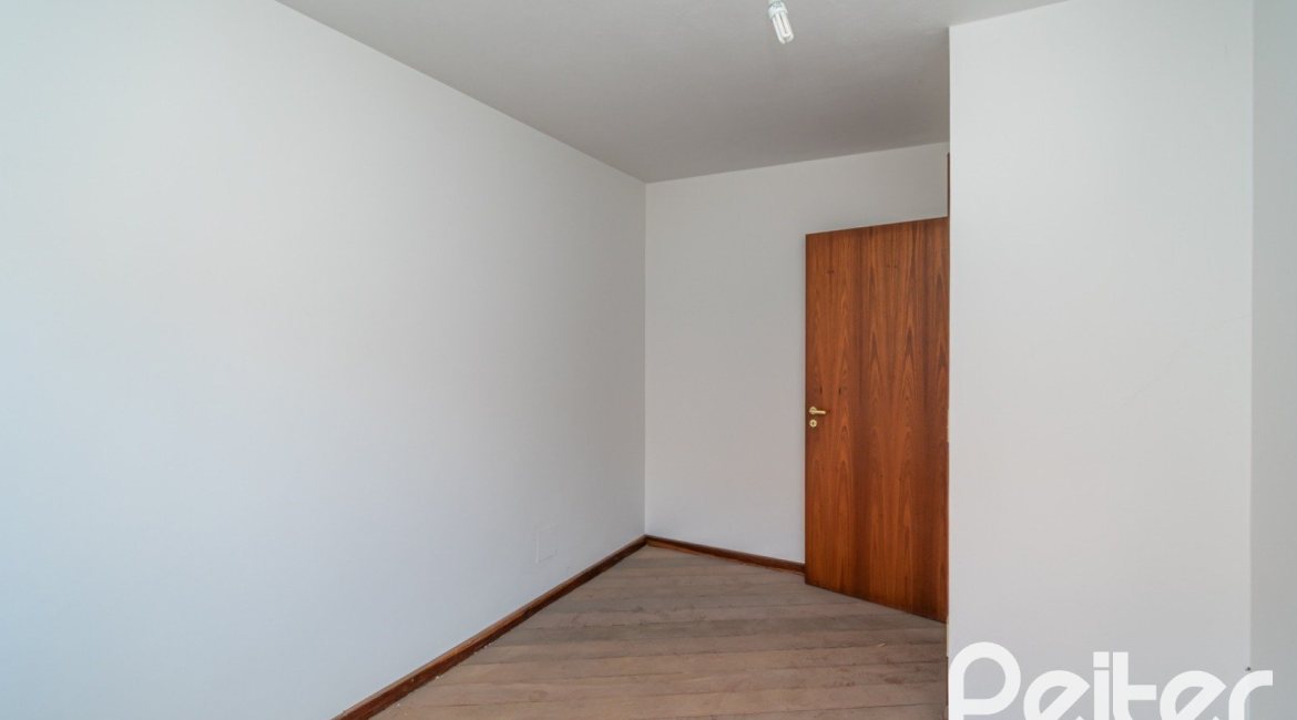 Casa em Condomínio à venda com 145m², 3 dormitórios, 1 suíte, 2 vagas, no bairro Tristeza em Porto Alegre