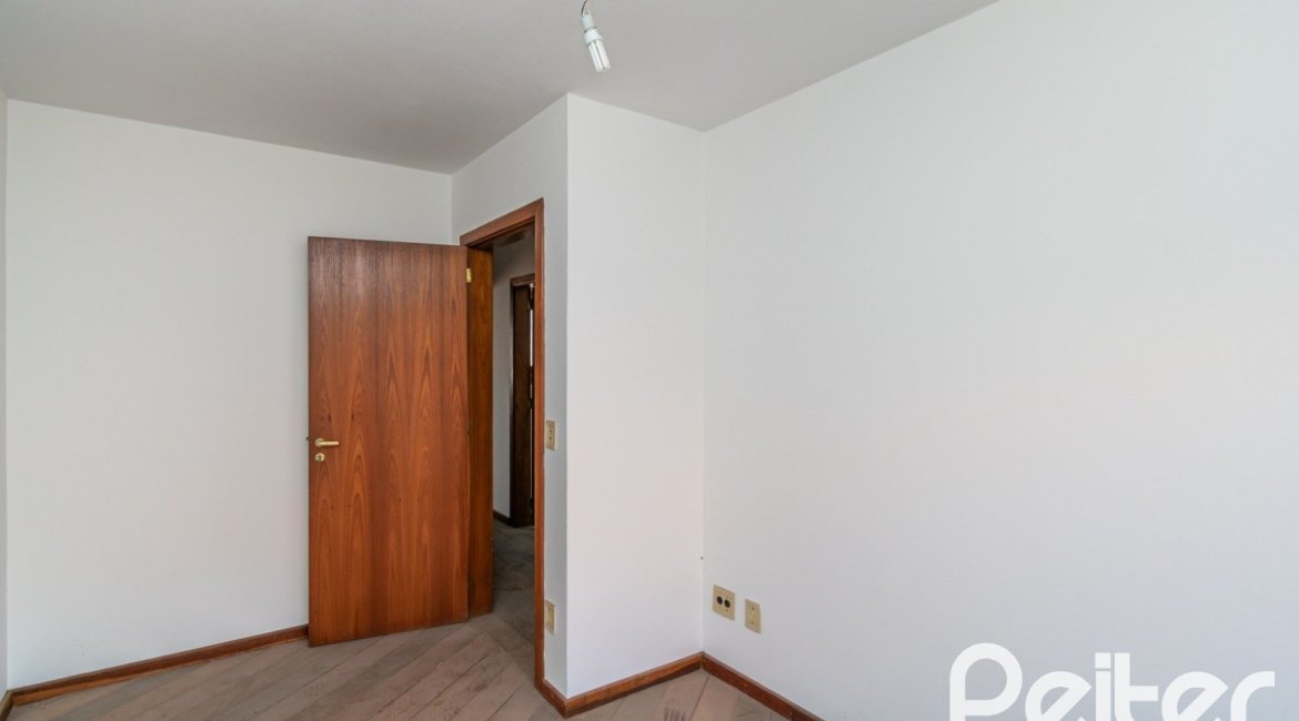 Casa em Condomínio à venda com 145m², 3 dormitórios, 1 suíte, 2 vagas, no bairro Tristeza em Porto Alegre