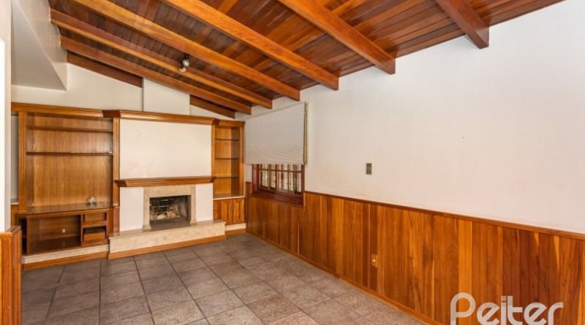 Casa à venda com 184m², 3 dormitórios, 1 suíte, 3 vagas, no bairro Ipanema em Porto Alegre