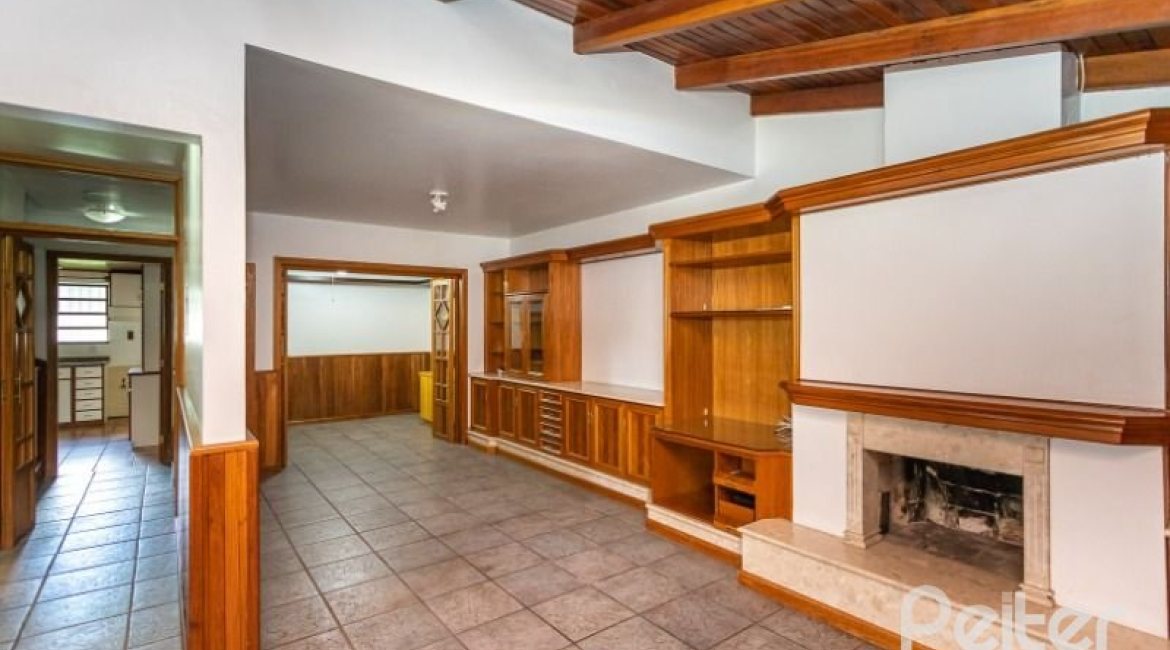 Casa à venda com 184m², 3 dormitórios, 1 suíte, 3 vagas, no bairro Ipanema em Porto Alegre